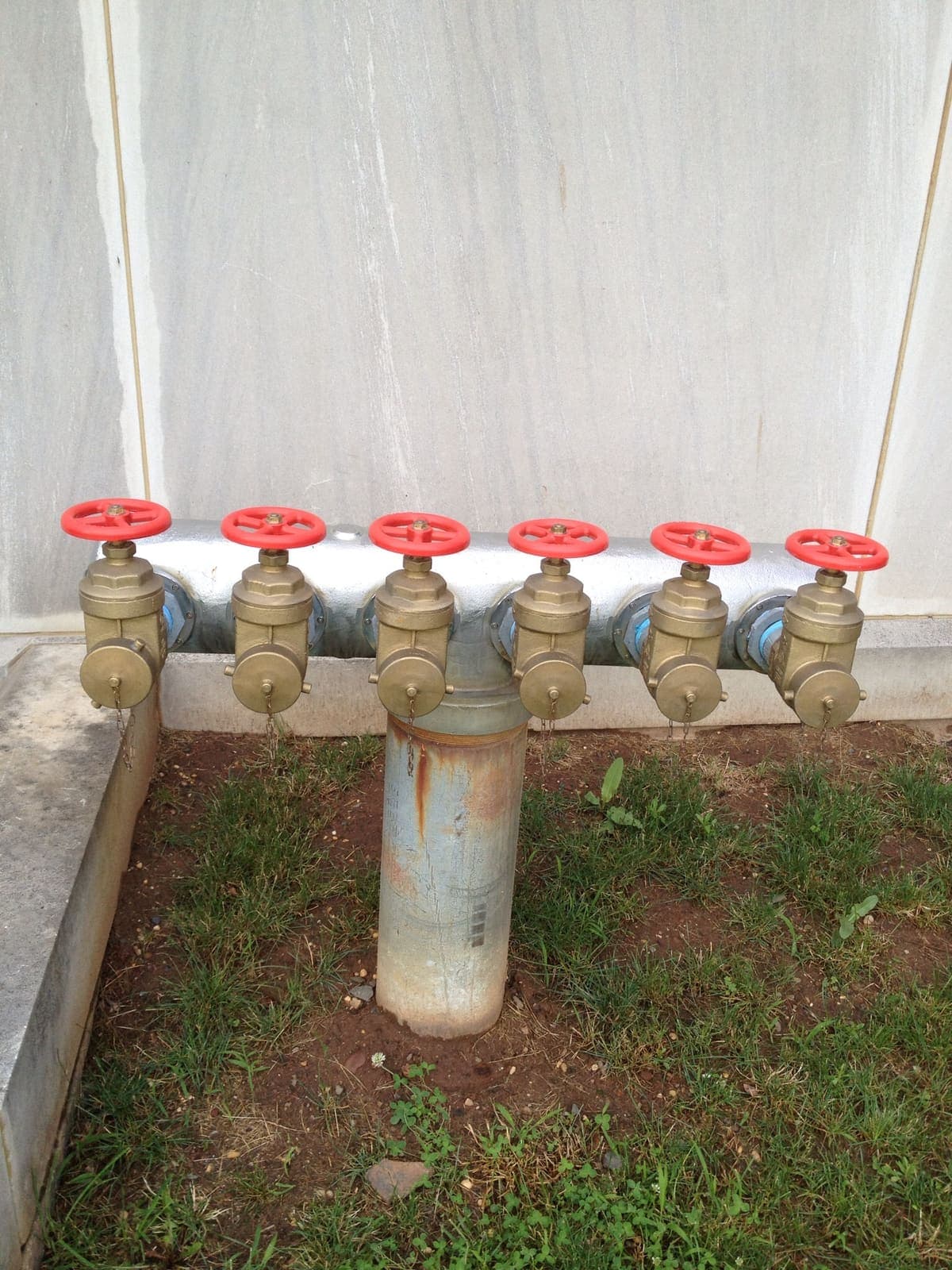 Outdoor fire pump test header with six hose valves