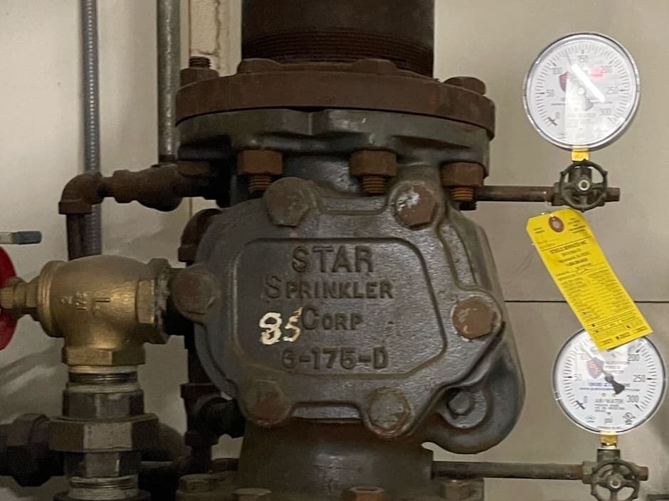 Sprinkler riser valve with its trim piping and two pressure gauges